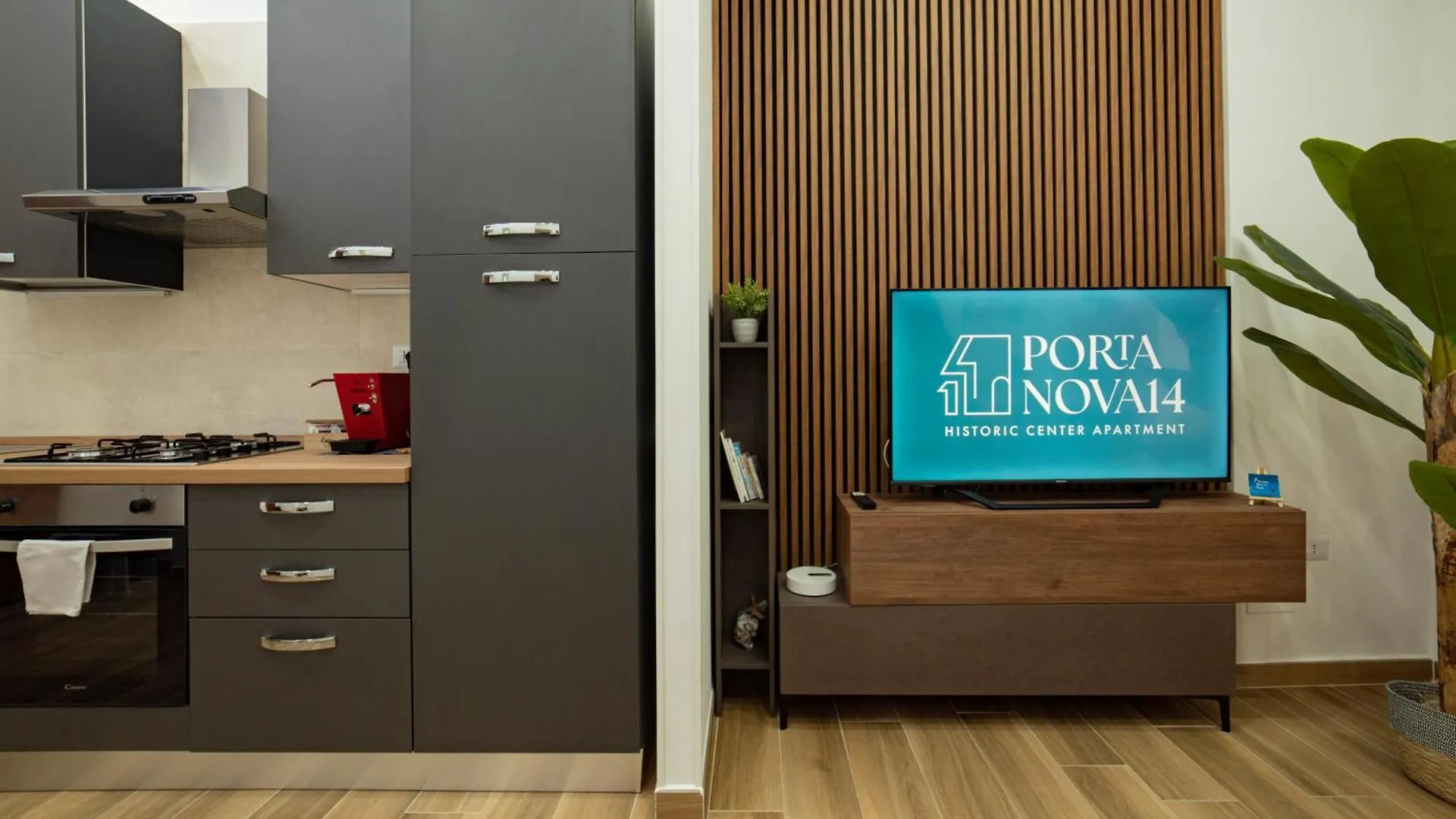 Portanova14 - Historic Center Apartment Naples Italy